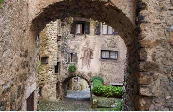 Interno di un borgo medievale