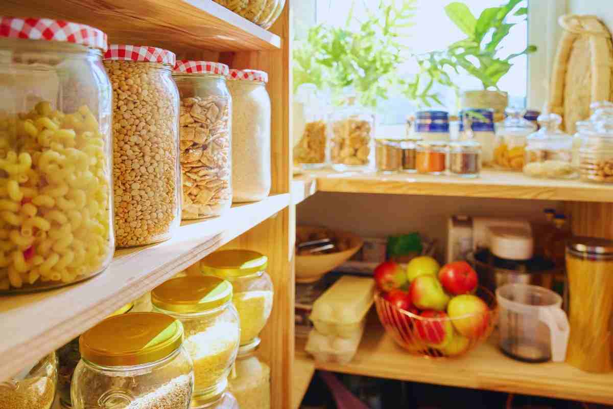 Dispensa perfettamente organizzata