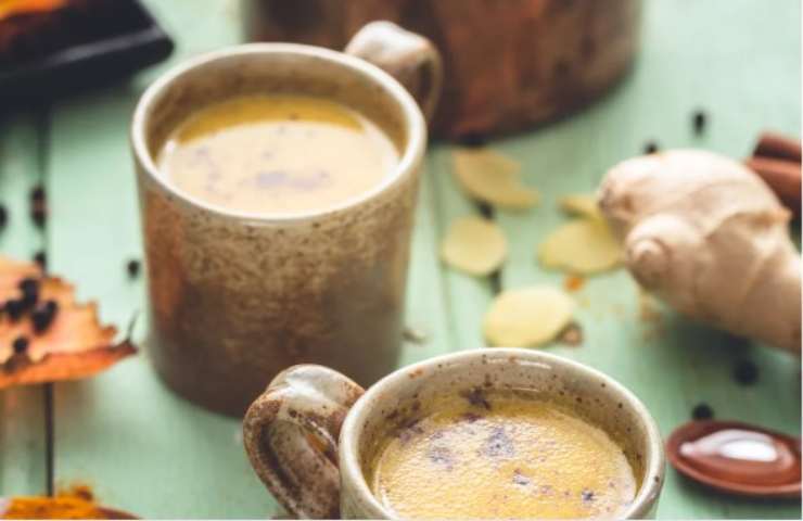 Diverse tazze di Moon Milk