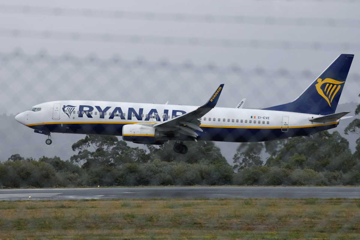 Aereo ryanair che decolla