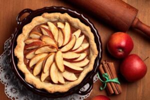 torta di mele appena sfornata
