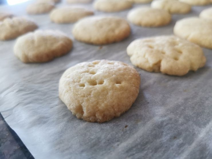 biscotti fatti in casa su placca forno