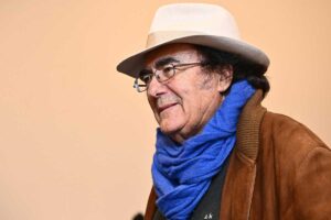 al bano col cappello e la sciarpa